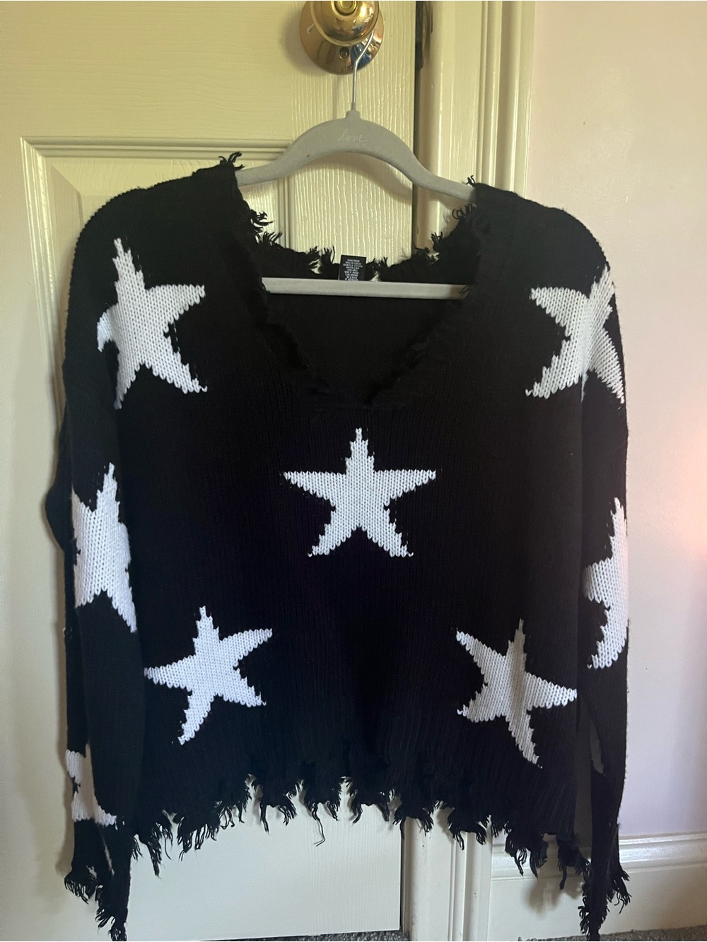 Rue21 Black and White Star-Print Distressed V-Neck Sweater - Women